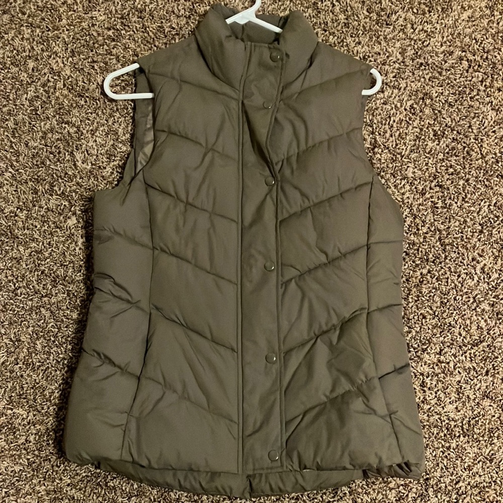 Gap puffed vest, size small, EUC